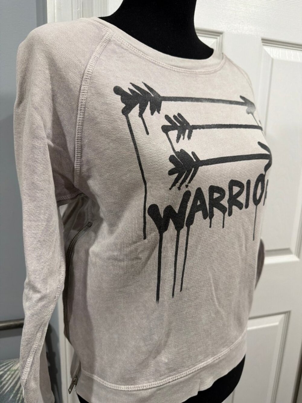 SoulCycle Warrior Arrow Graphic Sweatshirt Side Zip Small Gregory